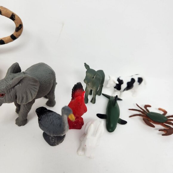 Set Of 11 Plastic Animal Figures Tiger Giraffe Elephant Shark Cow Rabbit Crab Sm - Picture 4 of 8